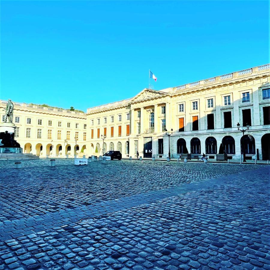 Charme De L'Ancien Pour Cet Appartement Entierement Renove Dans L'Hypercentre De Reims Kültér fotó
