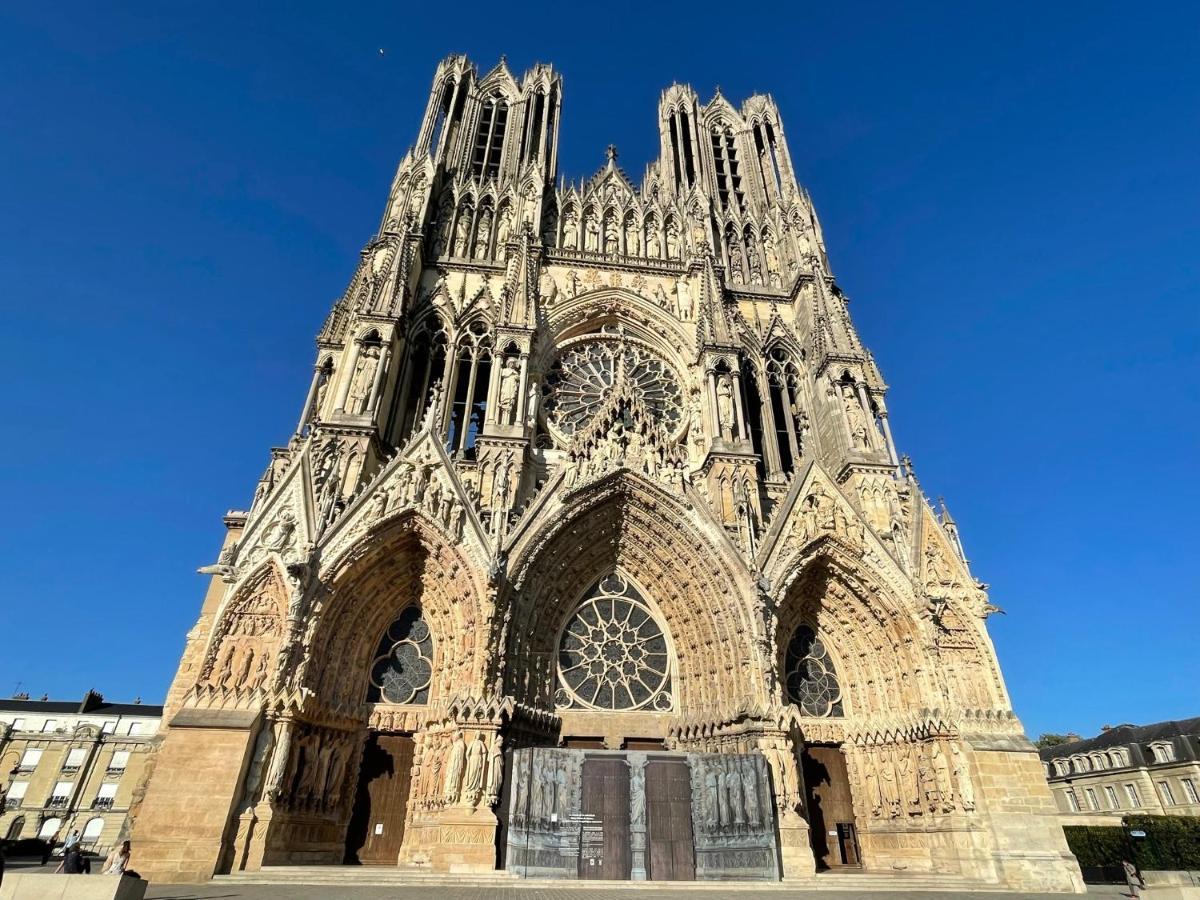 Charme De L'Ancien Pour Cet Appartement Entierement Renove Dans L'Hypercentre De Reims Kültér fotó