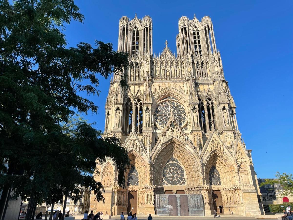 Charme De L'Ancien Pour Cet Appartement Entierement Renove Dans L'Hypercentre De Reims Kültér fotó