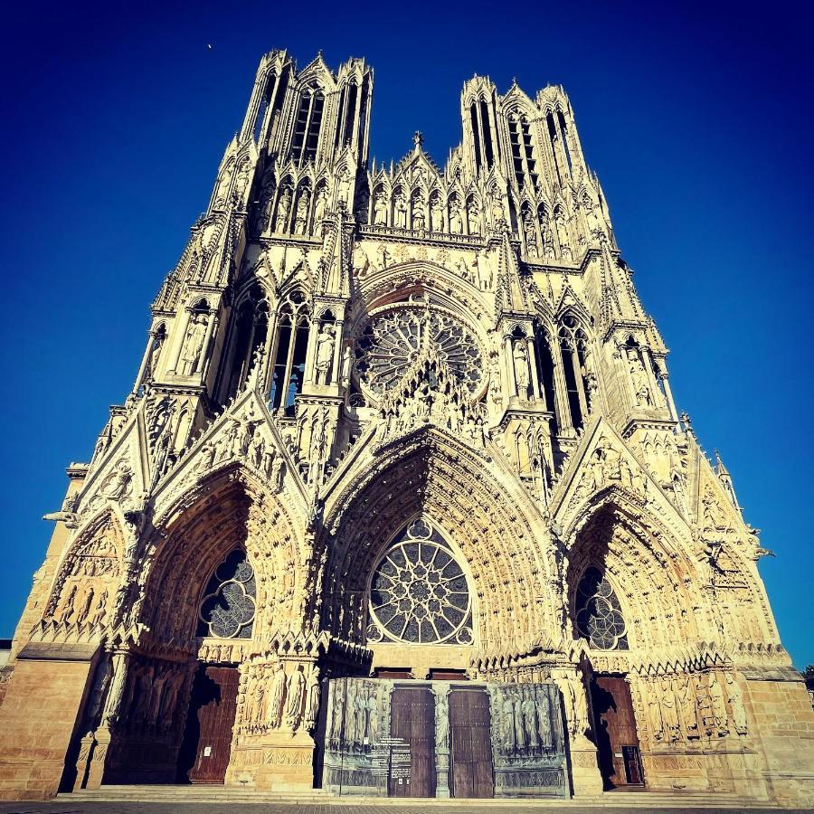 Charme De L'Ancien Pour Cet Appartement Entierement Renove Dans L'Hypercentre De Reims Kültér fotó
