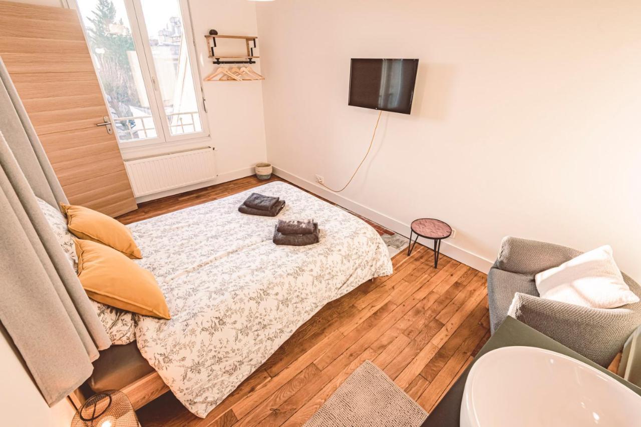 Charme De L'Ancien Pour Cet Appartement Entierement Renove Dans L'Hypercentre De Reims Kültér fotó
